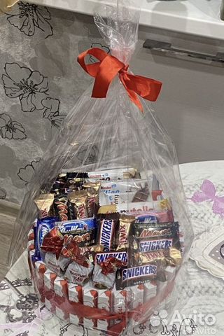 Торт из конфет. Торт из киндеров. Сладкий подарок