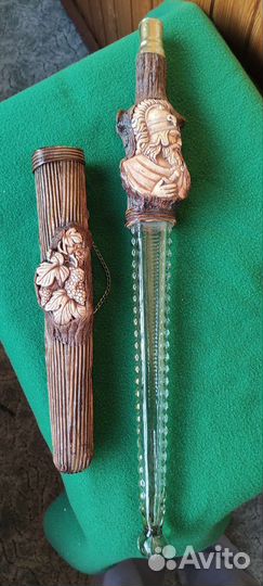 Красивая бутылка в форме меча