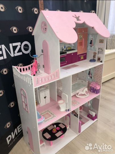 Кукольный домик с мебелью