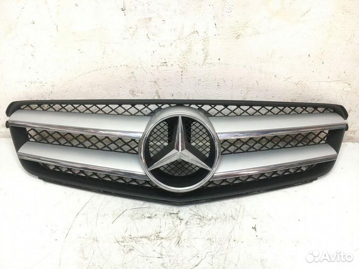 Решетка радиатора Mercedes-Benz C-Class