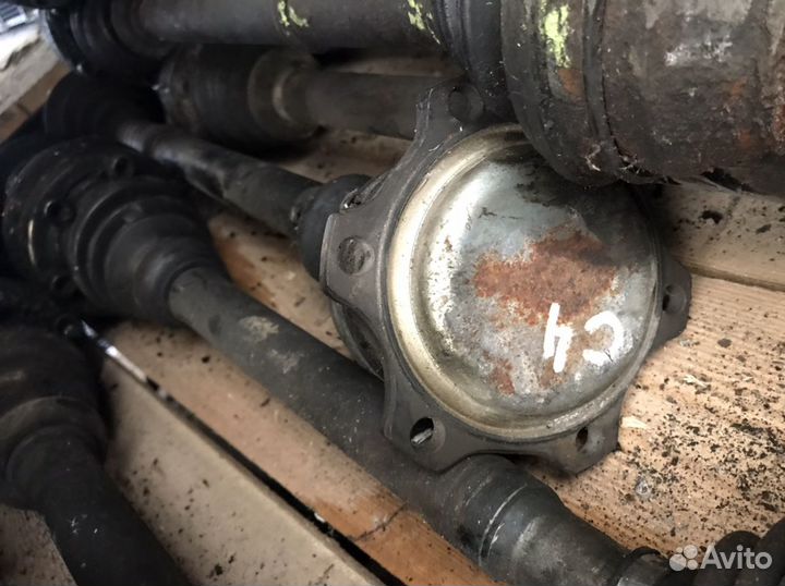Полуось на Audi 100 45 кузов с4