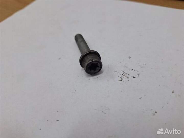 Болт Audi Q7 2005