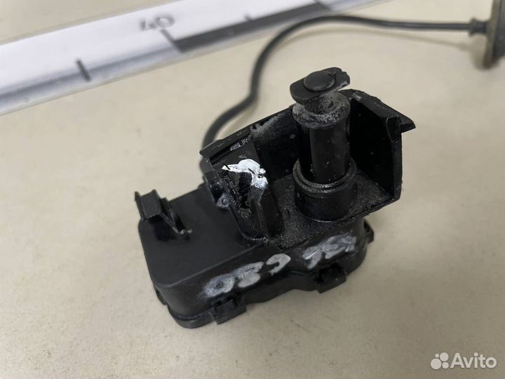 Активатор замка крышки бензобака Volkswagen Polo S