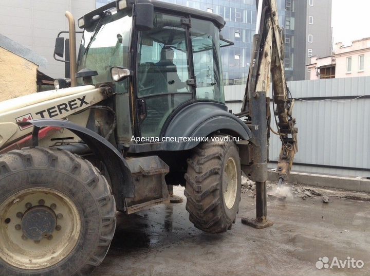 Экскаватор-погрузчик