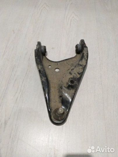 Рычаг подвески Nissan almera G15 Лев