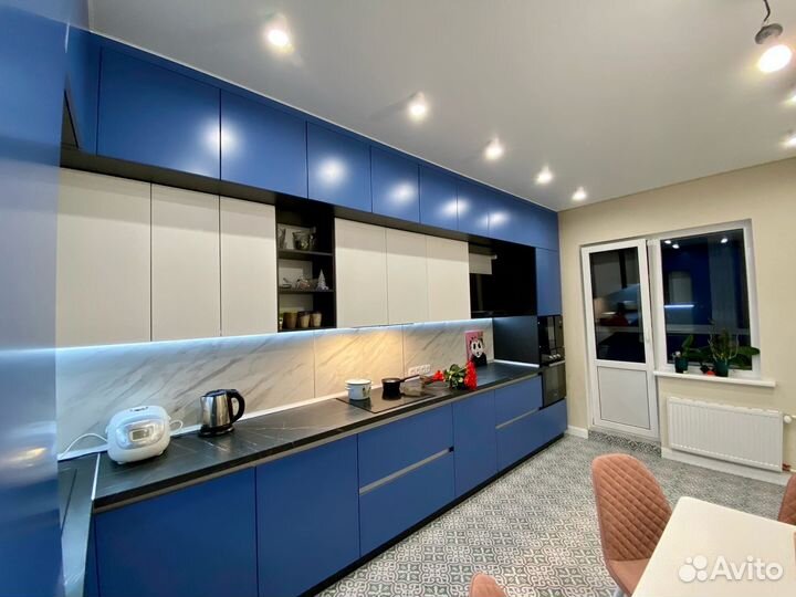 Кухня на заказ под потолок