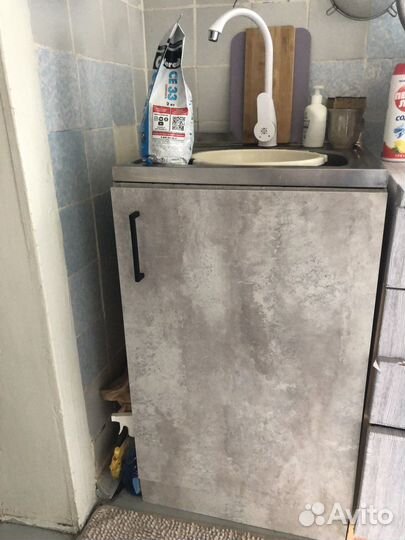 Тумба с раковиной и краном
