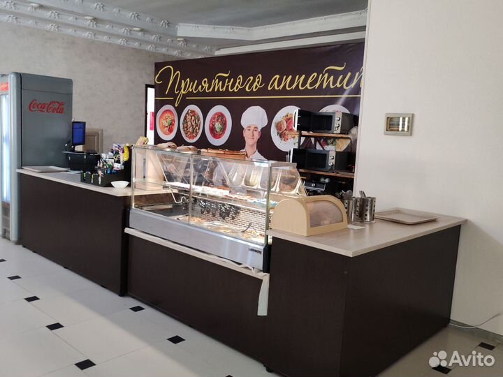 Продавец в кафе