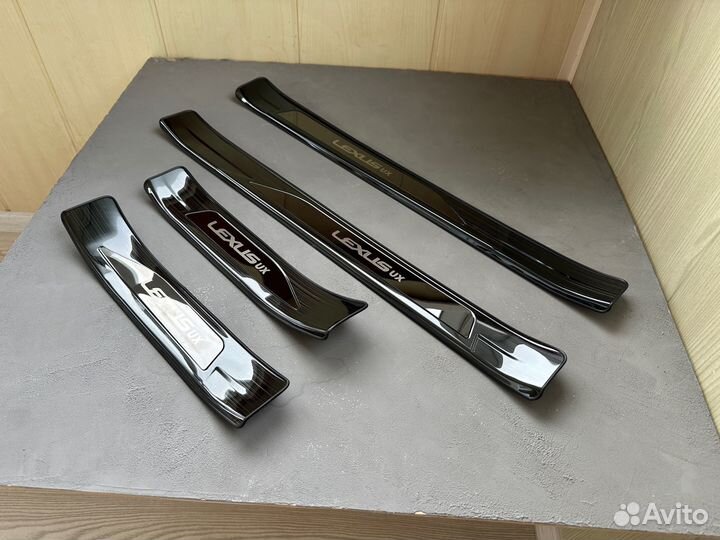 Lexus UX200 накладки на пороги Lexus UX250h