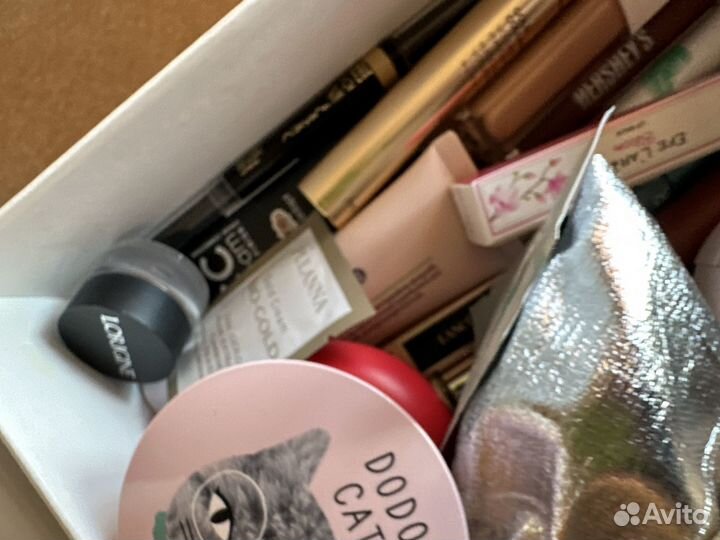 Набор декоративки, огромная коробка косметики