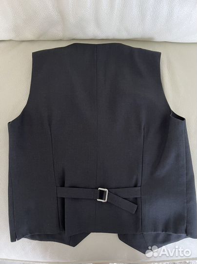 Жилетка новая для мальчика, размер 134
