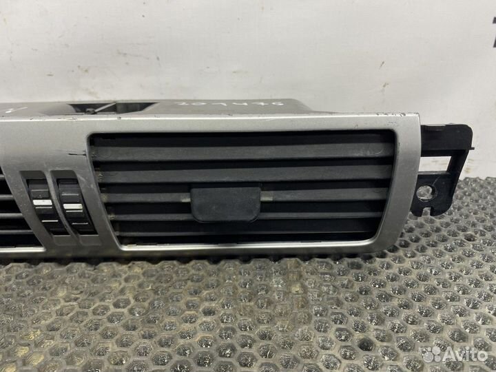 81619506071 Дефлектор воздушный