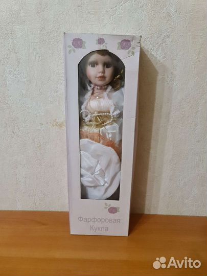 Кукла фарфоровая 40 см