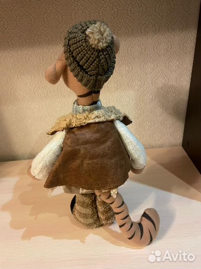 Игрушка декор Sote Toys тигр в жилетке 40 см