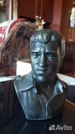 Бюст Высоцкого