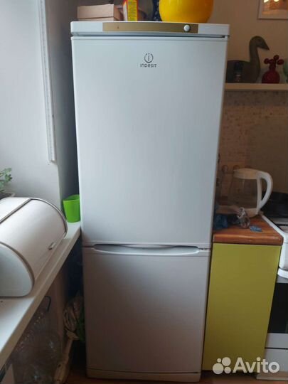 Холодильник Indesit ES15