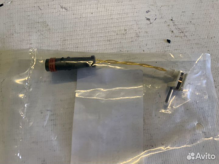 Датчик износа тормозных колодок MB W220