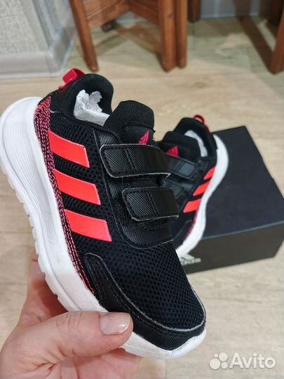 Кроссовки adidas