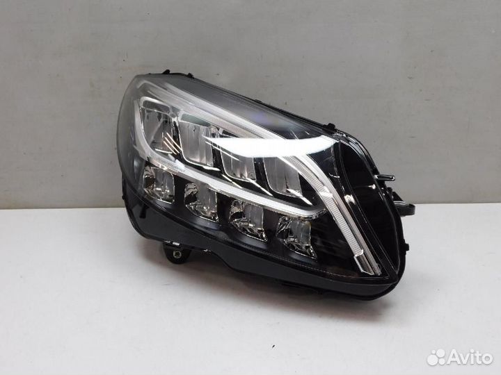 Фара правая Mercedes-Benz C-Class
