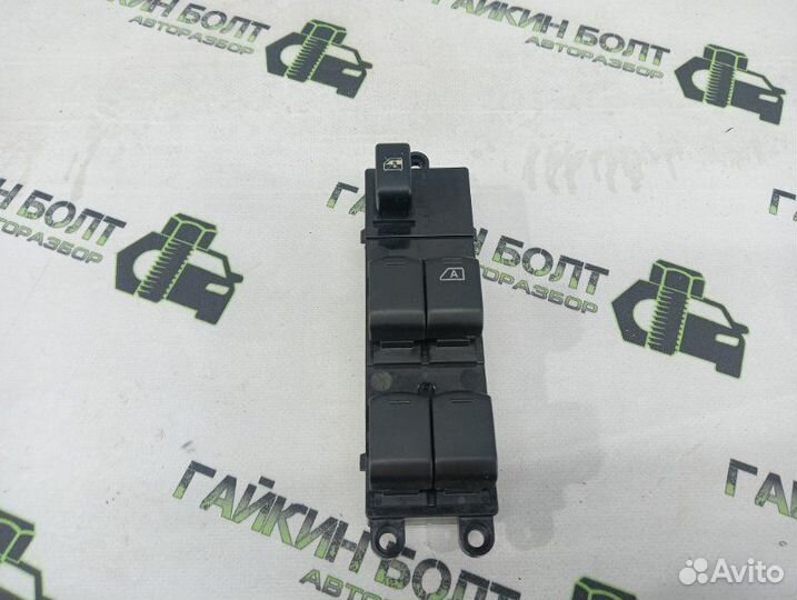 Кнопка стеклоподъемника передняя Nissan Qashqai