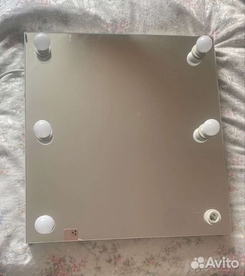 Гримерное зеркало с подсветкой