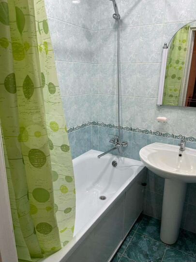 2-к. квартира, 48 м², 1/9 эт.