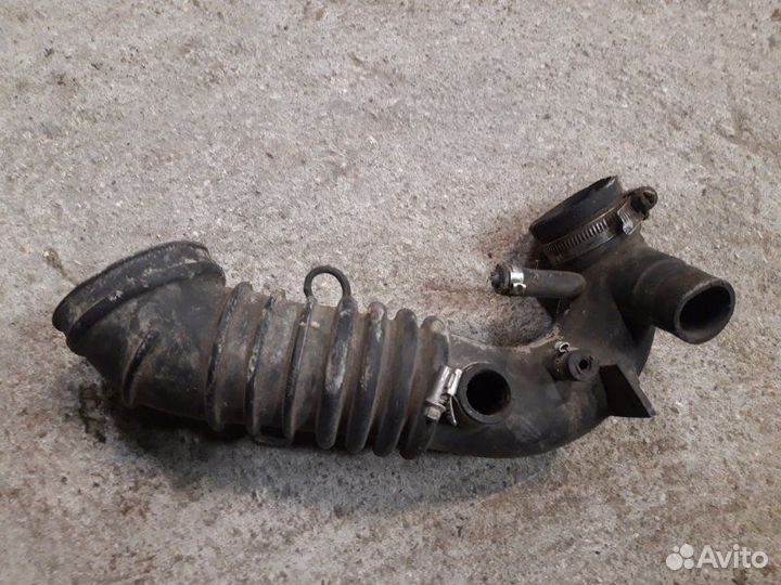 Патрубок воздушного фильтра Audi A4