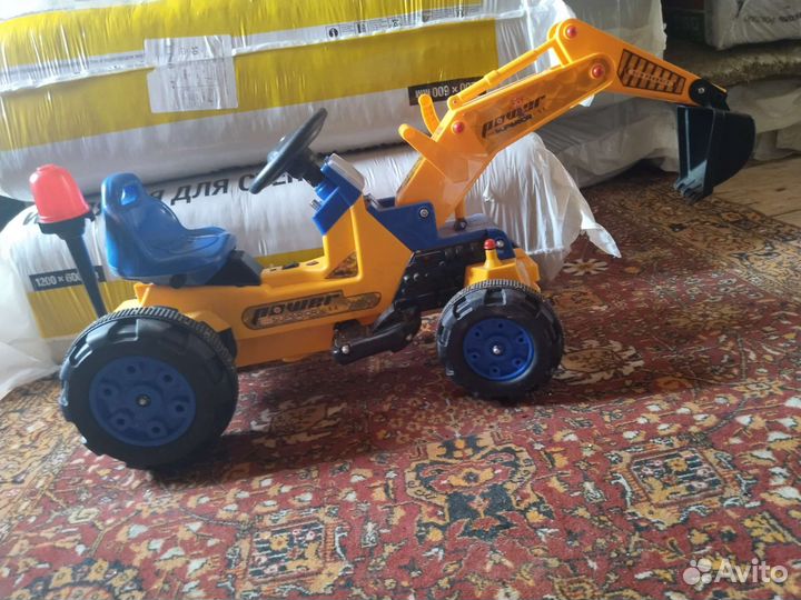 Мини трактор экскаватор