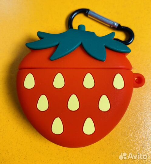 Чехол на AirPods Pro клубничка