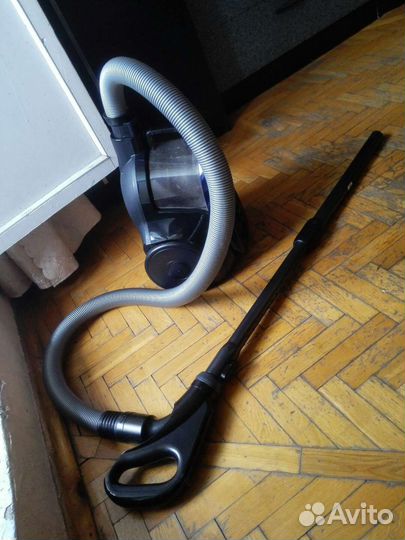 Пылесос Samsung. Модель: sc18m21b0s2