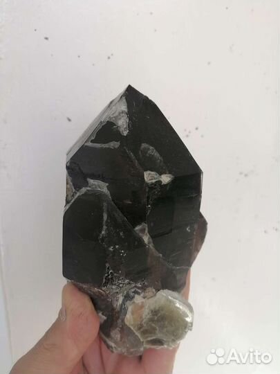 Кристалл дымчатого кварца