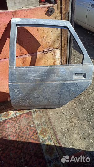 Задняя левая дверь приора