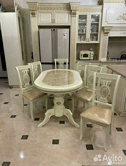 Стол и стулья