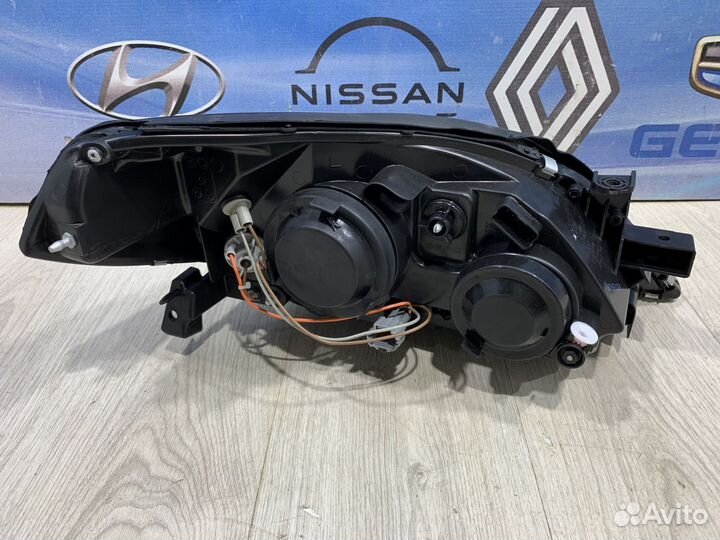 Фара Nissan primera P12 Лев