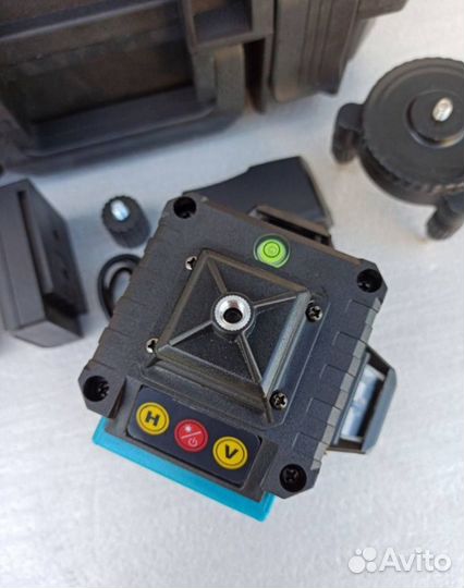 Аккумуляторный лазерный уровень Makita 4D (Арт.740