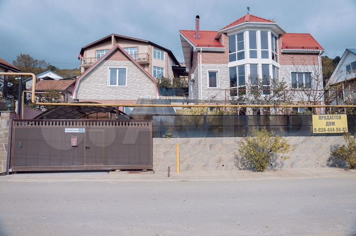 Дом 174,8 м² на участке 5 сот.