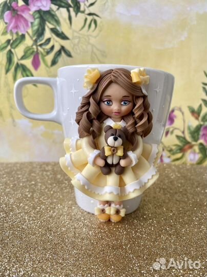 Кружечка с декором из полимерной глины