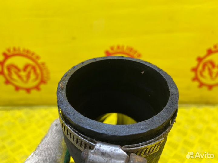 Патрубок интеркулера/турбины Mitsubishi Pajero