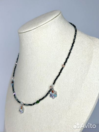Чокер колье из шпинели со снежинками