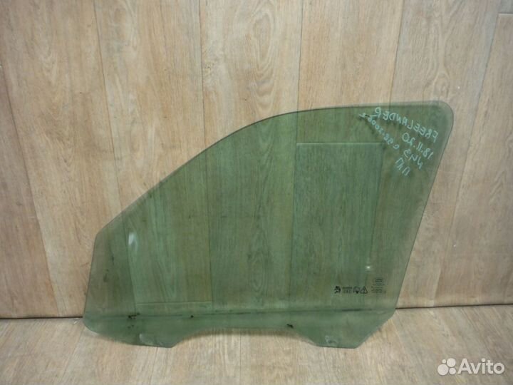 Стекло двери передней правой Land Rover Freelander