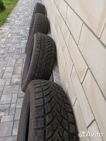 Продам шины 235/65 R17 и коврики