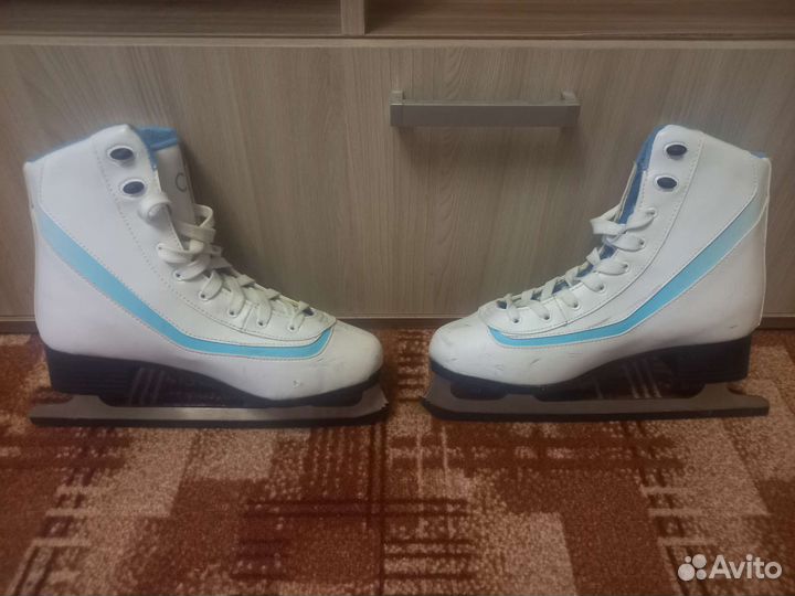 Коньки фигурные женские