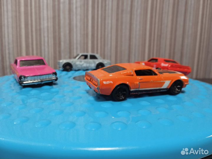 Модель автомобиля 1:64 Лот 1