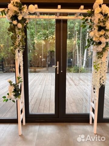 Арка свадебная, цветы на президиум, 4 стойки с цве