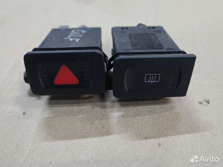 Кнопка аварийной сигнализации Volkswagen Bora A4