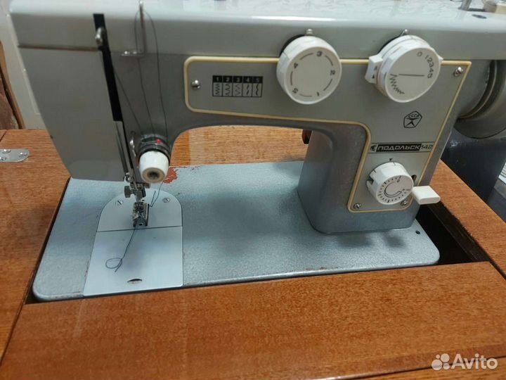 Швейная машинка Подольск 142