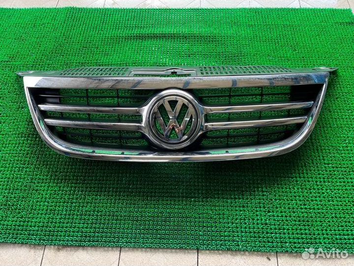 Решетка радиатора Volkswagen Tiguan 5N2