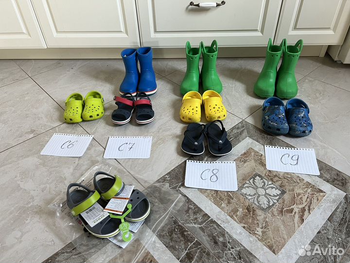 Crocs много разных