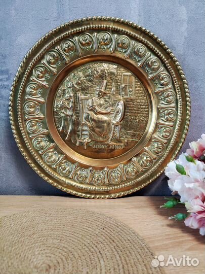Декоративная тарелка из латуни винтаж Англия