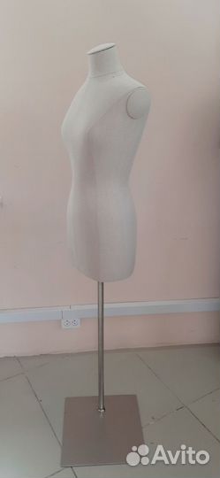 Манекен торс женский на подставке